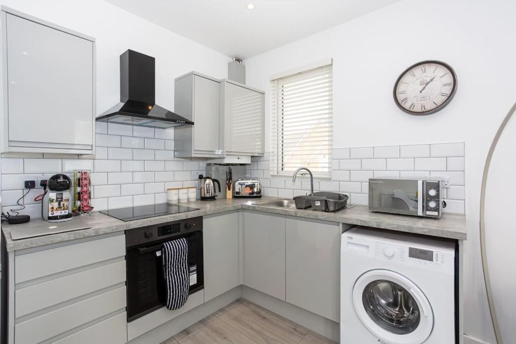 2 Bed Apartment Near The Beach Southend-on-Sea Buitenkant foto